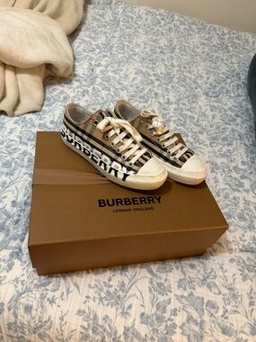Burberry Beige Black Check Low-Top Sneakers